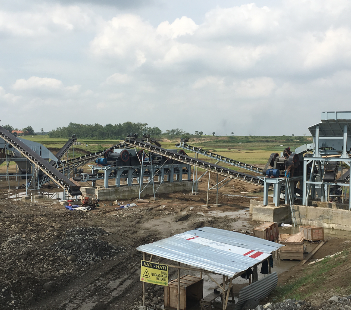 Mengatur Aliran Material agar Proses Stone Crusher Lebih Efisien